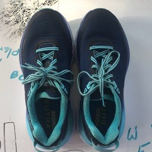 Women’s Hoka Bondi 5’s
